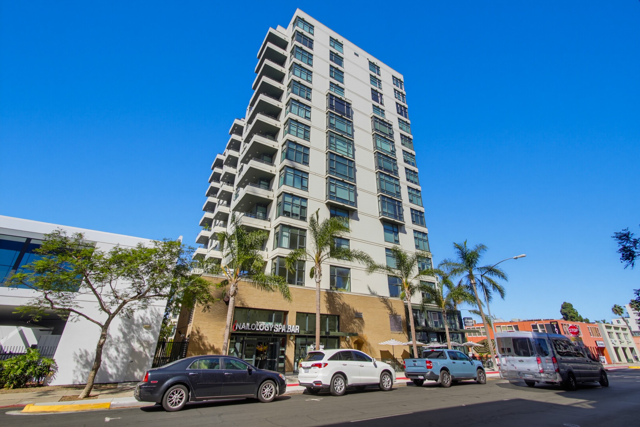 Virtual tour photo 1 of 74 for 475 Redwood St