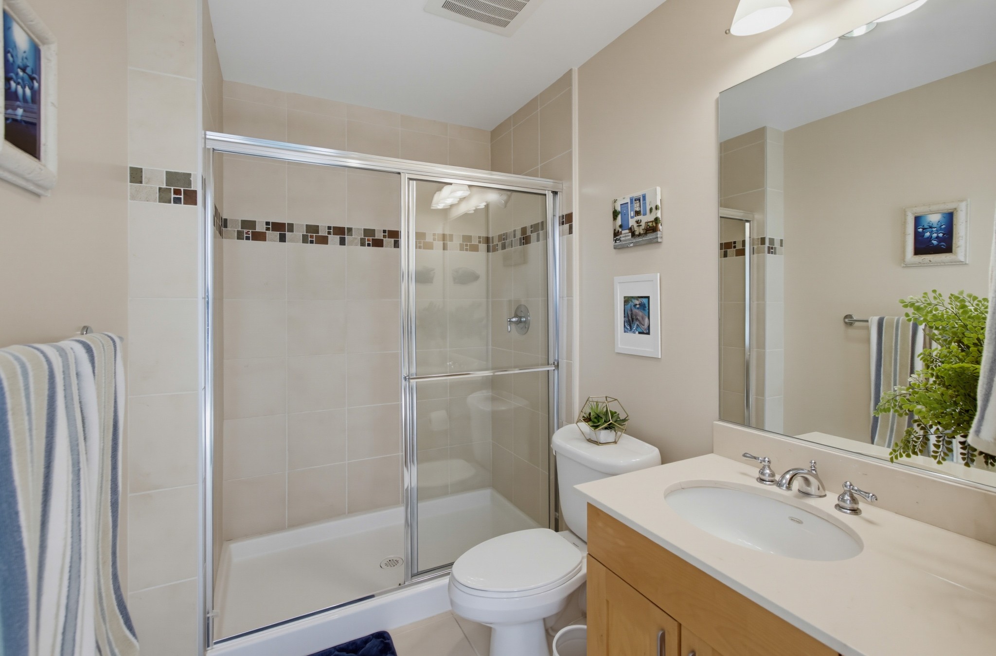 Virtual tour photo 32 of 74 for 475 Redwood St
