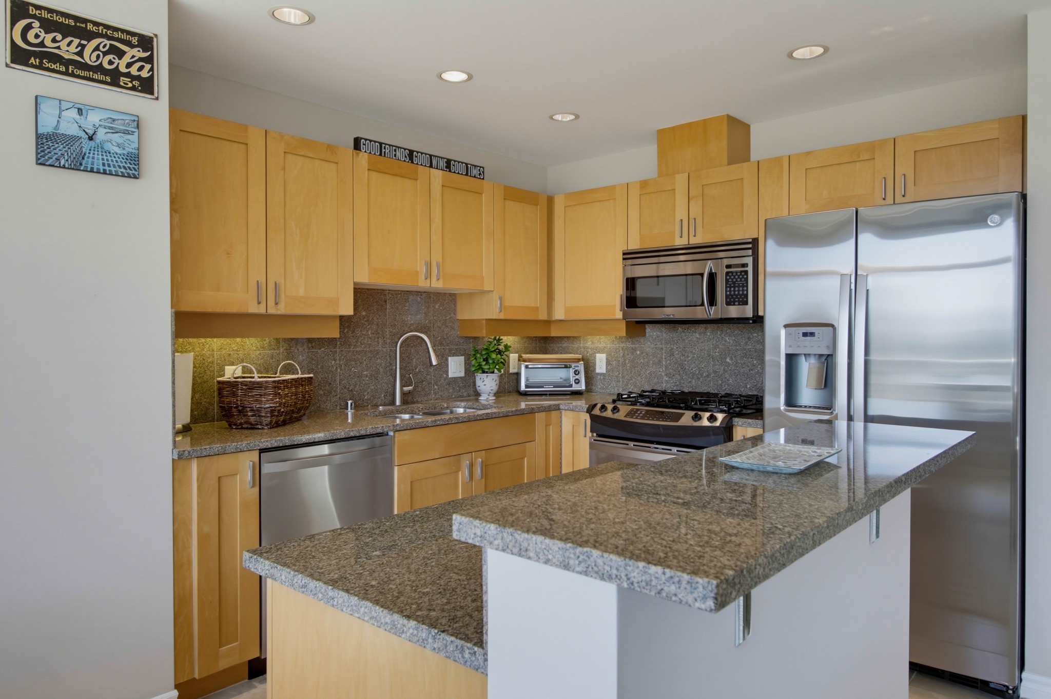 Virtual tour photo 16 of 35 for 475 Redwood St