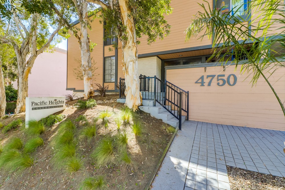 Virtual tour photo 3 of 34 for 4750 Noyes St #103