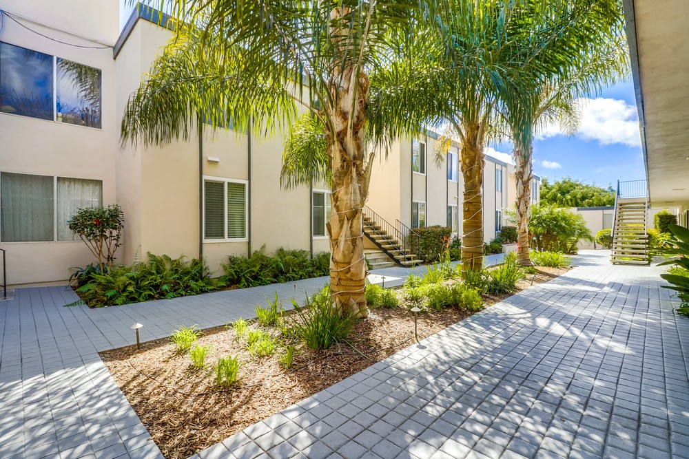 Virtual tour photo 4 of 34 for 4750 Noyes St #103