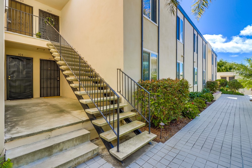 Virtual tour photo 5 of 34 for 4750 Noyes St #103