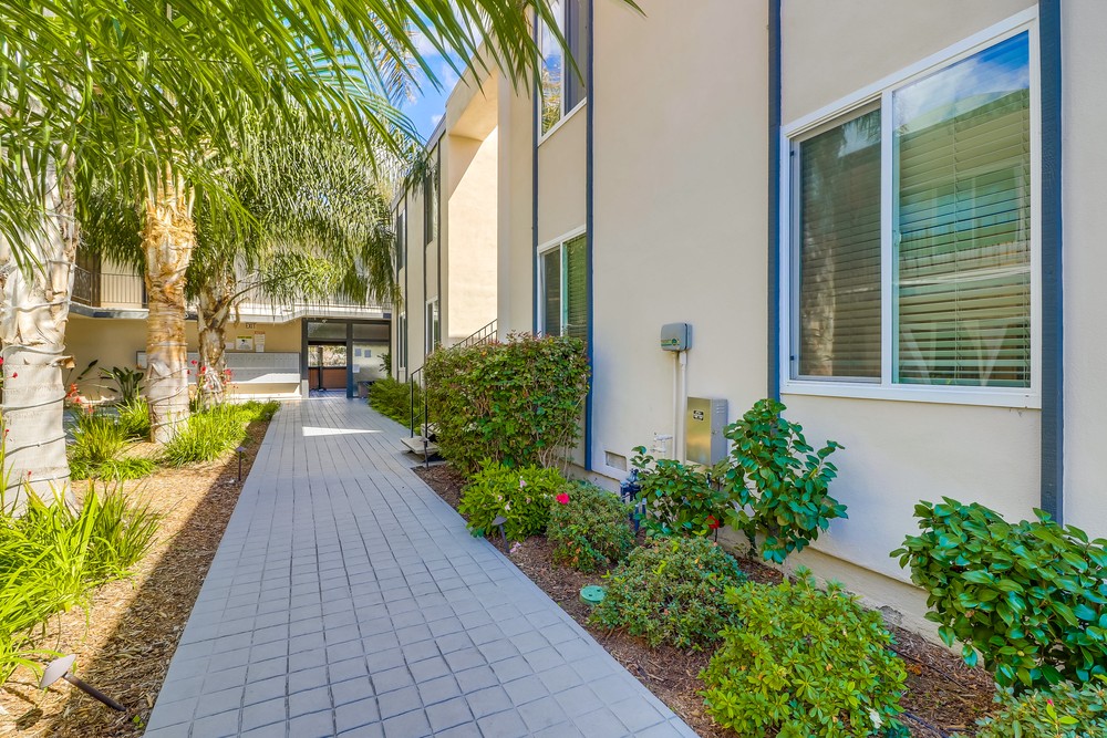 Virtual tour photo 6 of 34 for 4750 Noyes St #103