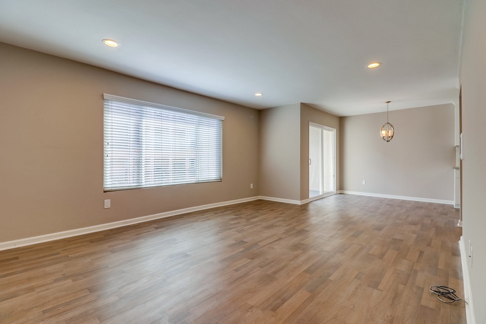 Virtual tour photo 8 of 34 for 4750 Noyes St #103