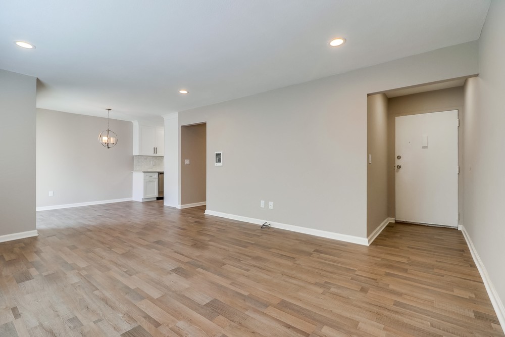 Virtual tour photo 9 of 34 for 4750 Noyes St #103