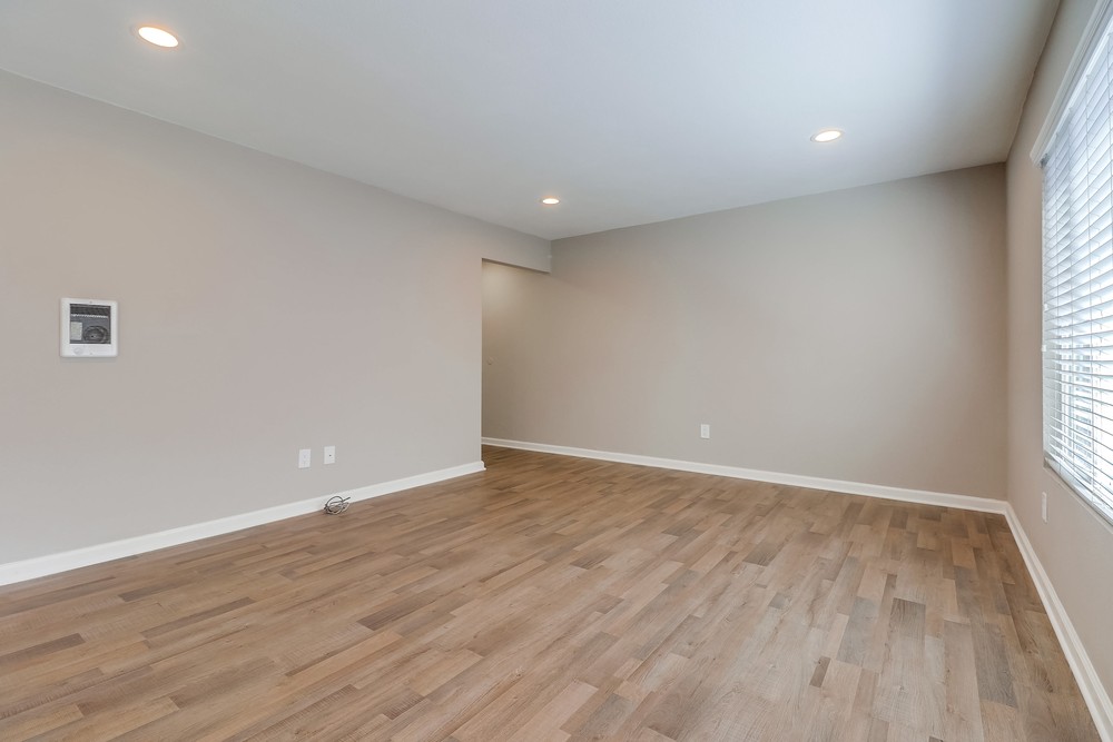 Virtual tour photo 10 of 34 for 4750 Noyes St #103