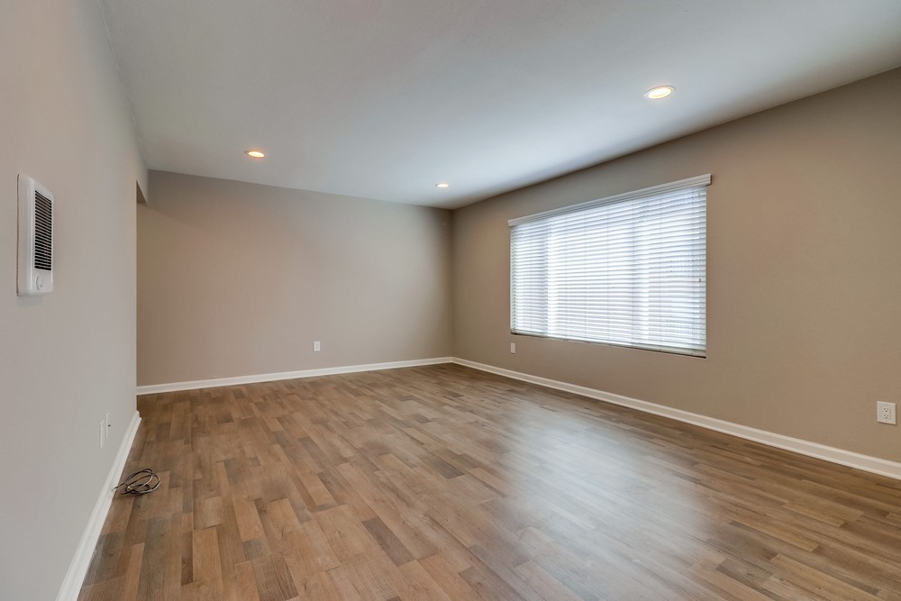 Virtual tour photo 11 of 34 for 4750 Noyes St #103