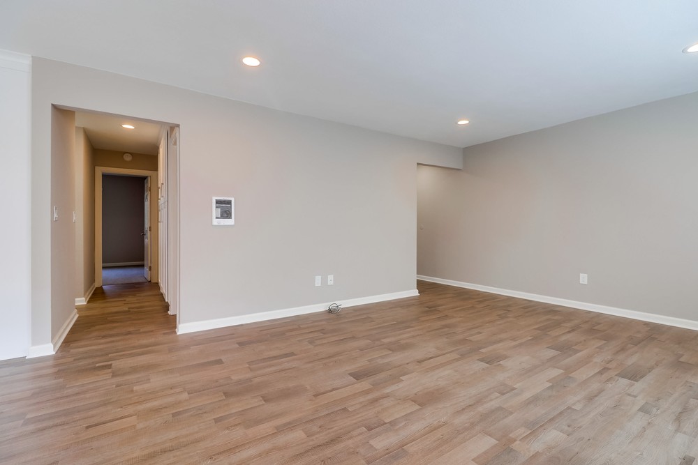 Virtual tour photo 12 of 34 for 4750 Noyes St #103