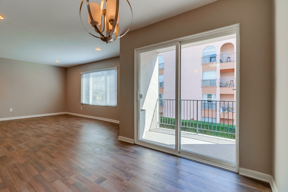 Virtual tour photo 15 of 34 for 4750 Noyes St #103