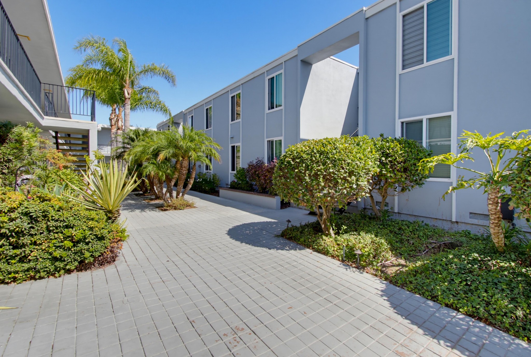 Virtual tour photo 1 of 81 for 4750 Noyes St Apt 218