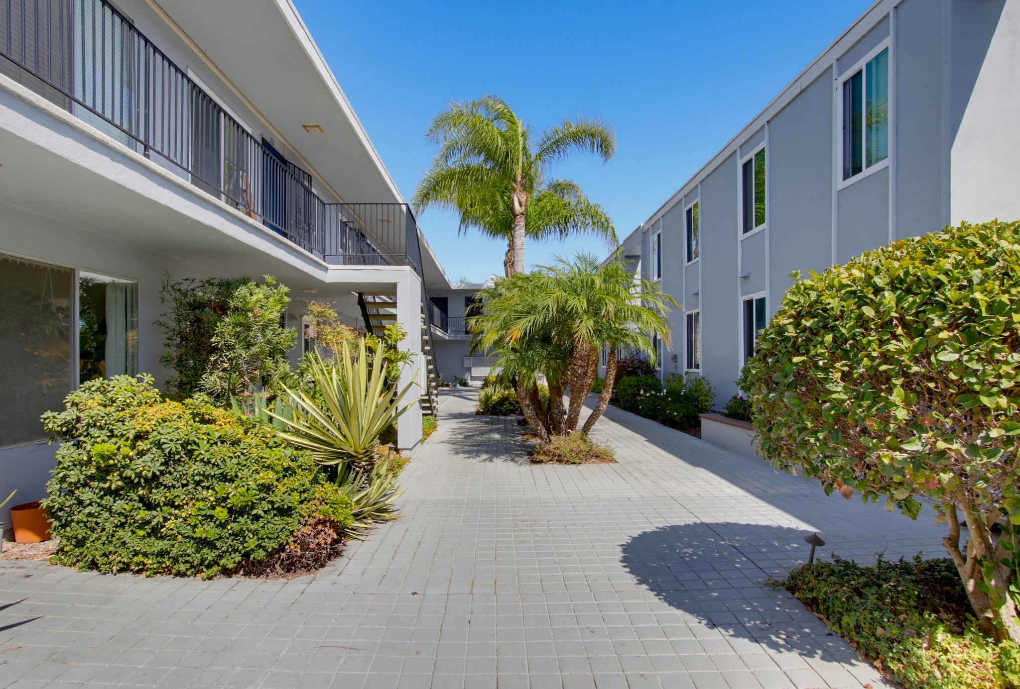Virtual tour photo 3 of 81 for 4750 Noyes St Apt 218