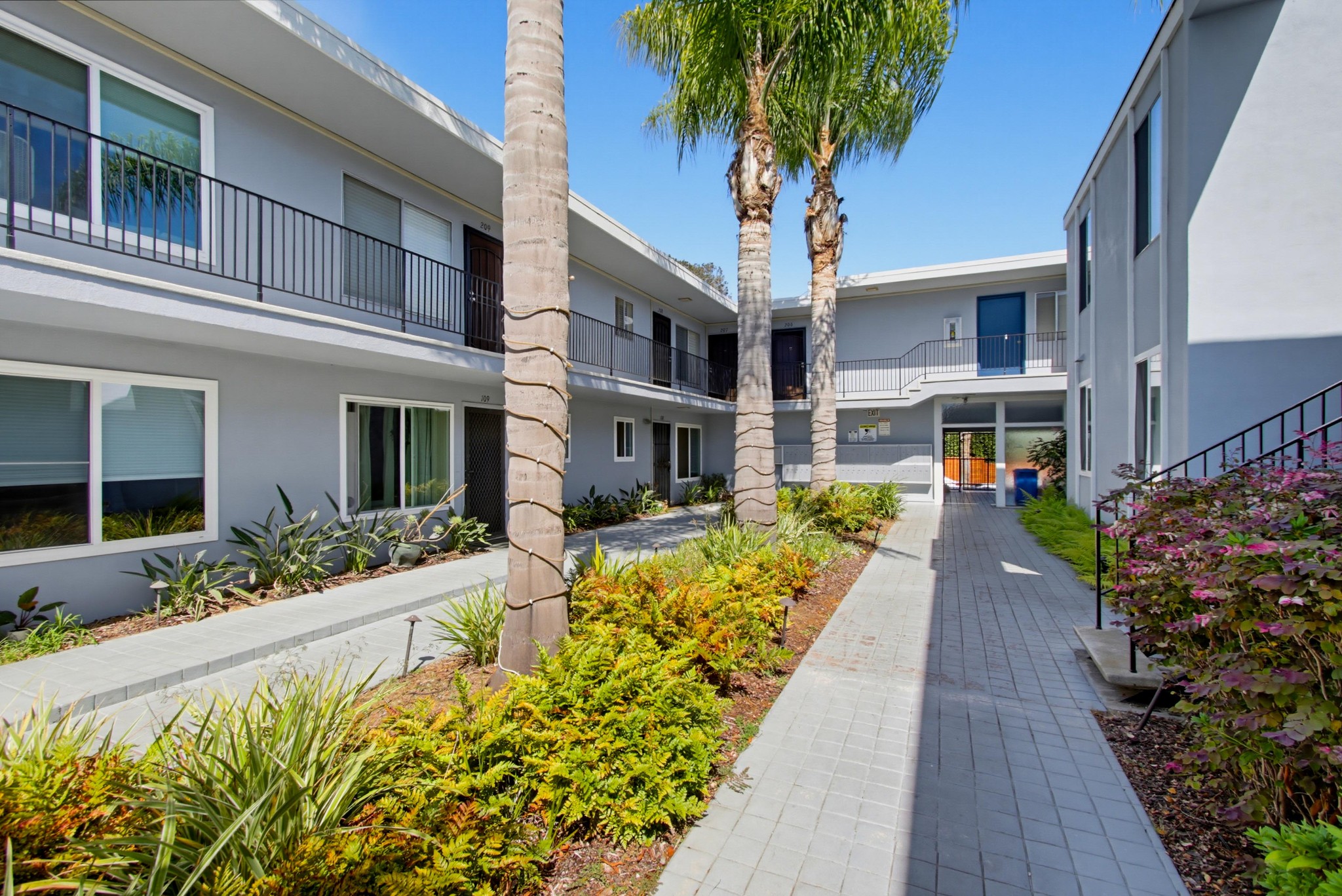 Virtual tour photo 4 of 81 for 4750 Noyes St Apt 218