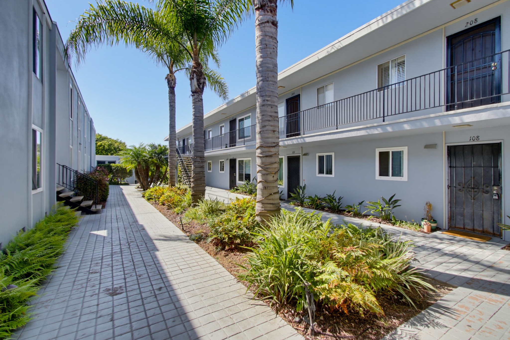 Virtual tour photo 5 of 81 for 4750 Noyes St Apt 218