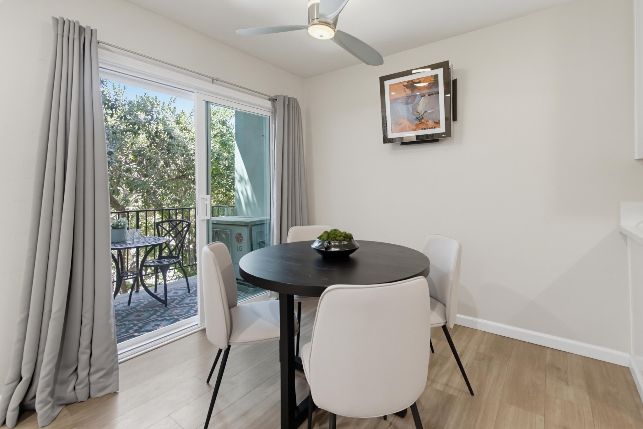Virtual tour photo 16 of 81 for 4750 Noyes St Apt 218