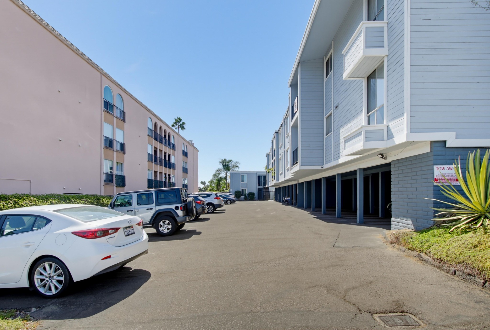 Virtual tour photo 43 of 81 for 4750 Noyes St Apt 218