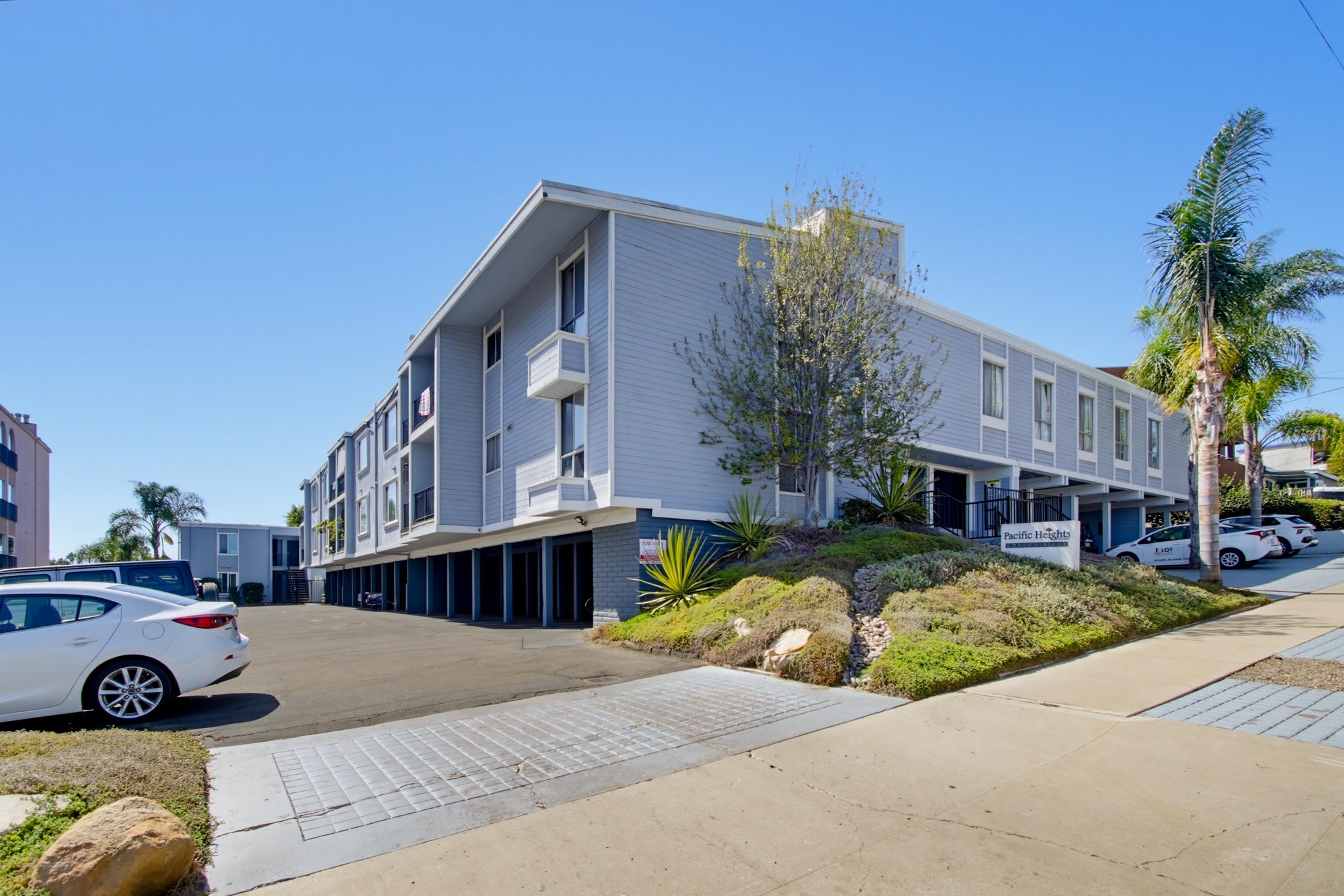 Virtual tour photo 44 of 81 for 4750 Noyes St Apt 218