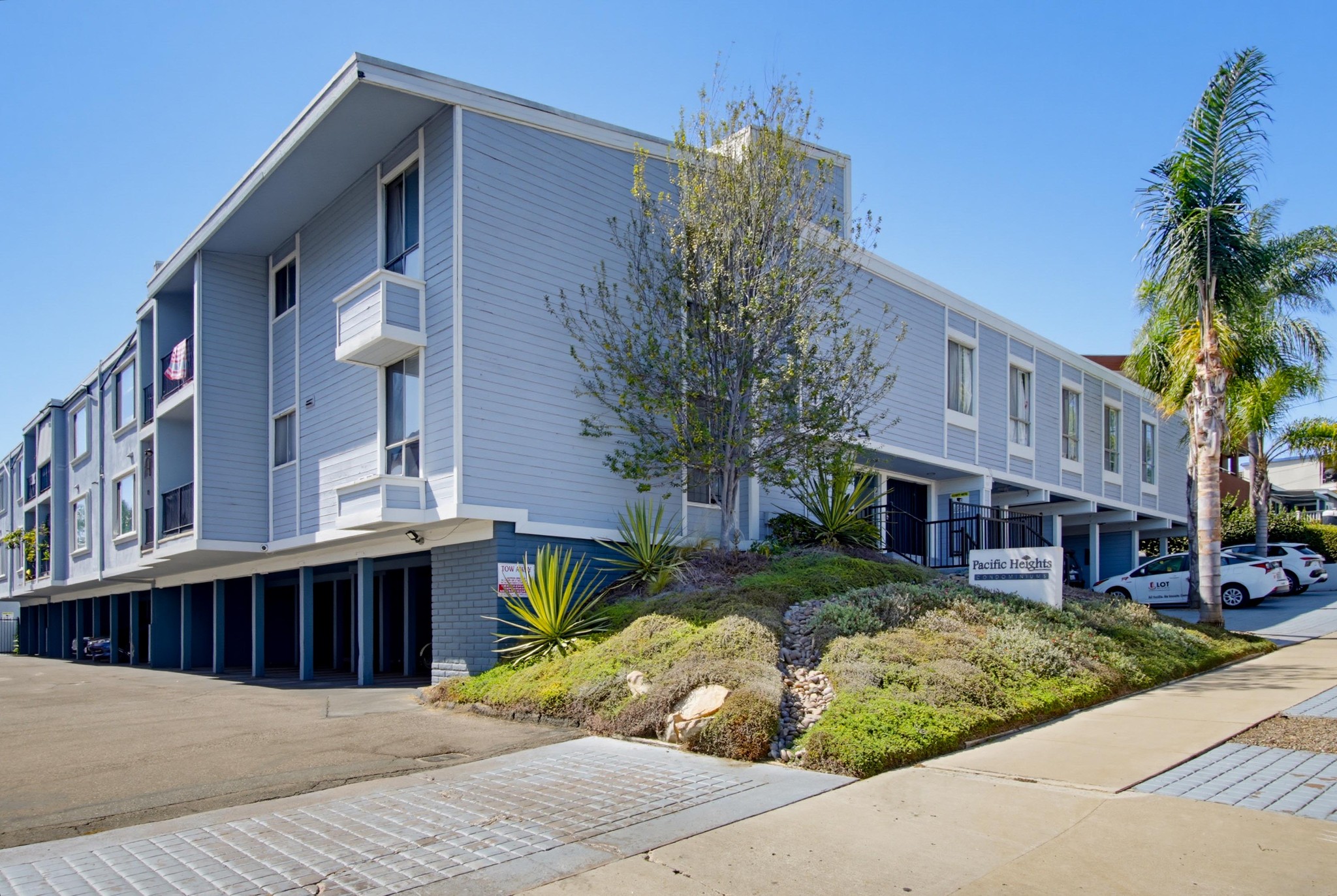 Virtual tour photo 45 of 81 for 4750 Noyes St Apt 218