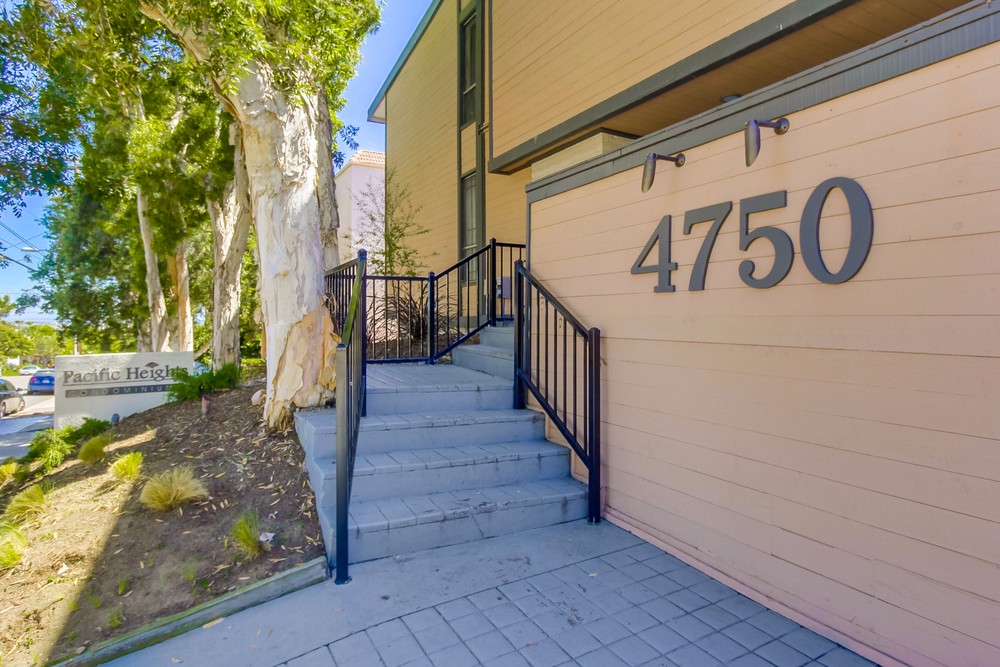 Virtual tour photo 4 of 27 for 4750 Noyes St
