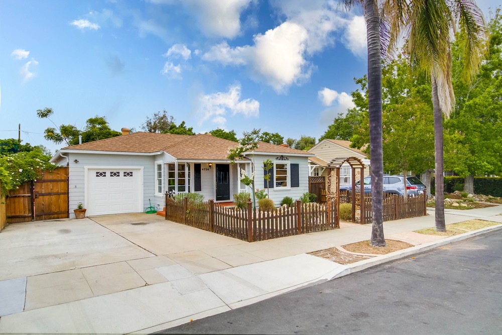 Virtual tour photo 3 of 77 for 4754 Lenore Dr