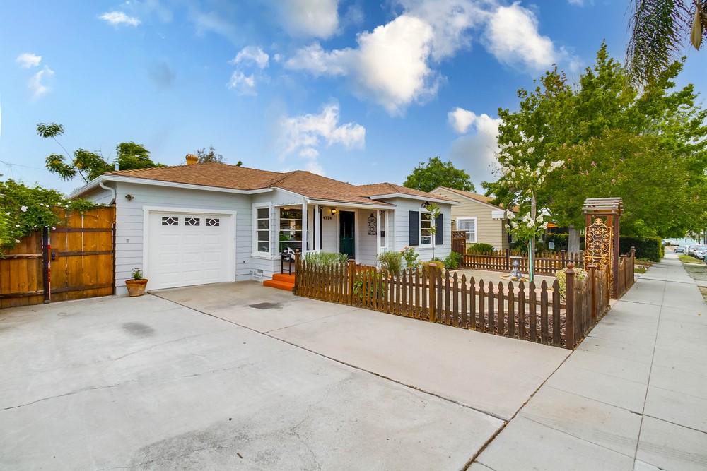 Virtual tour photo 4 of 77 for 4754 Lenore Dr