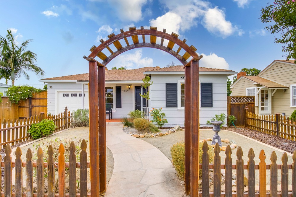 Virtual tour photo 6 of 77 for 4754 Lenore Dr