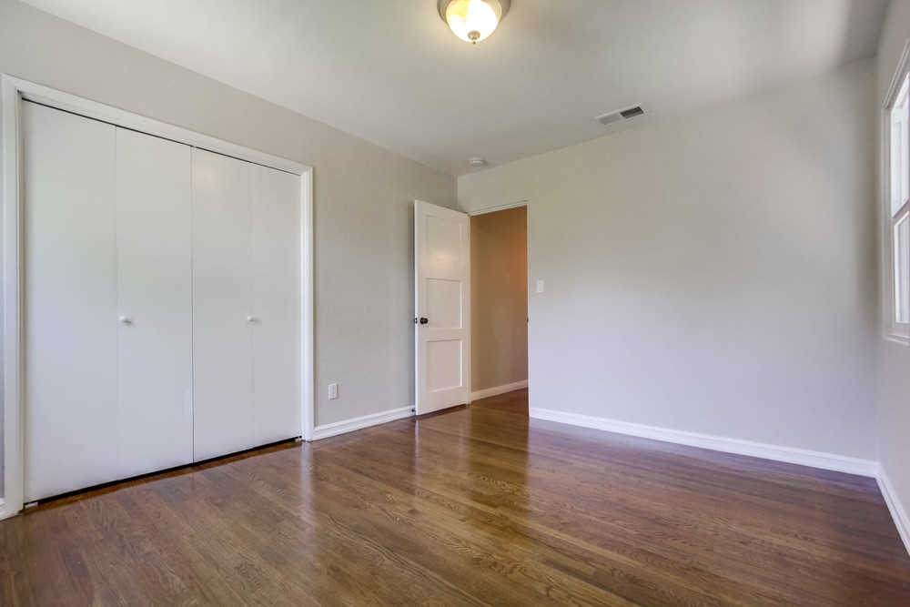 Virtual tour photo 33 of 40 for 4757 49th St