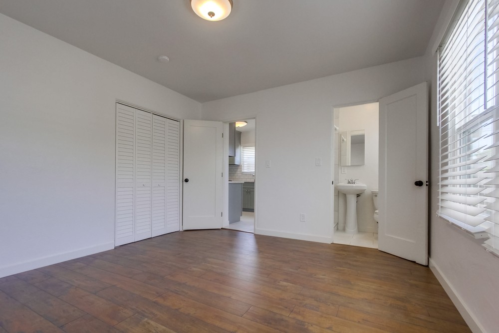 Virtual tour photo 33 of 37 for 4764 College Ave