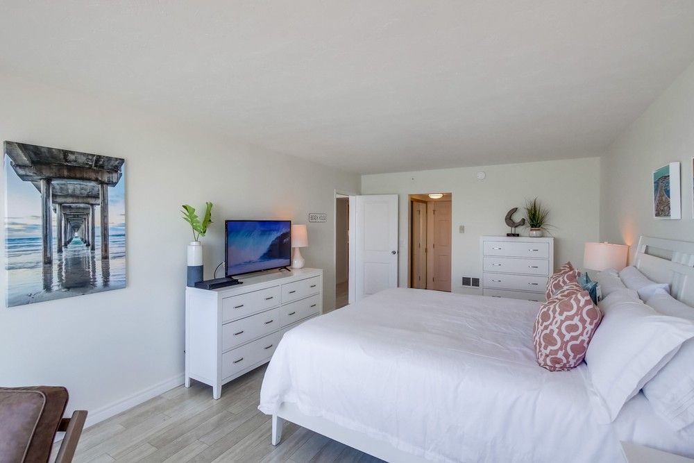 Virtual tour photo 34 of 43 for 4767 Ocean Blvd
