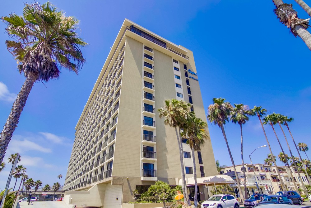 Virtual tour photo 4 of 40 for 4767 Ocean Blvd #201