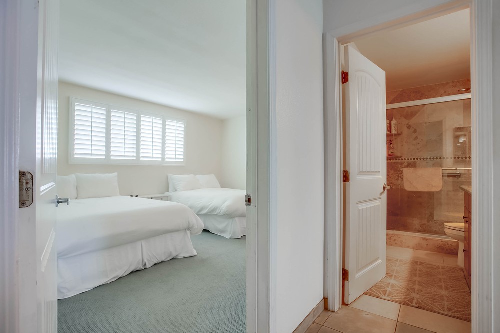 Virtual tour photo 29 of 40 for 4767 Ocean Blvd