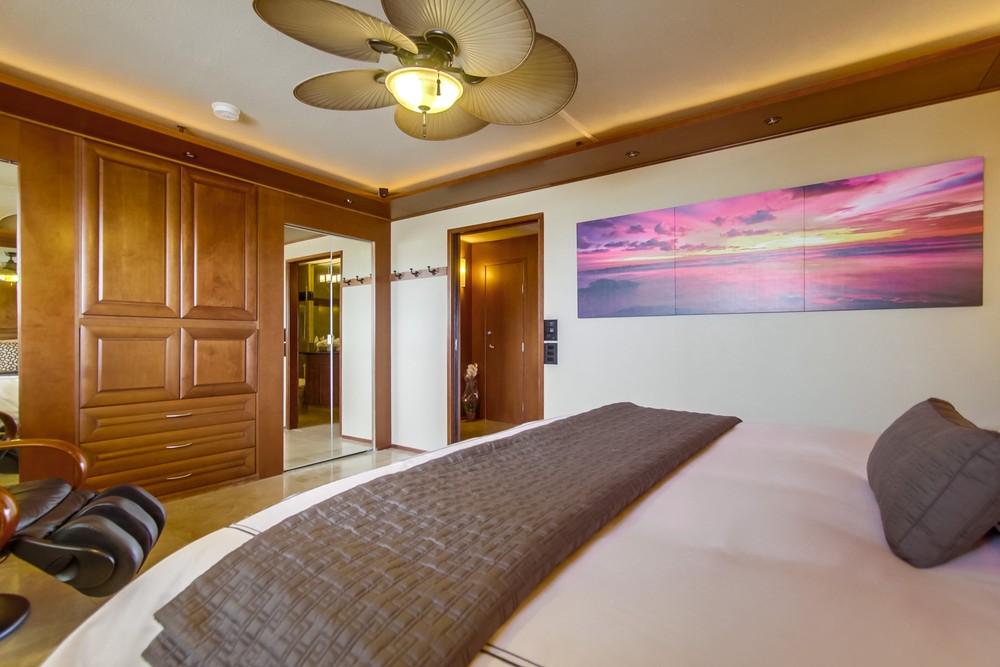 Virtual tour photo 21 of 34 for 4767 Ocean Blvd #804