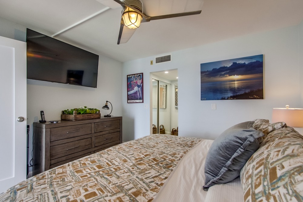 Virtual tour photo 25 of 45 for 4767 Ocean Blvd UNIT 1010