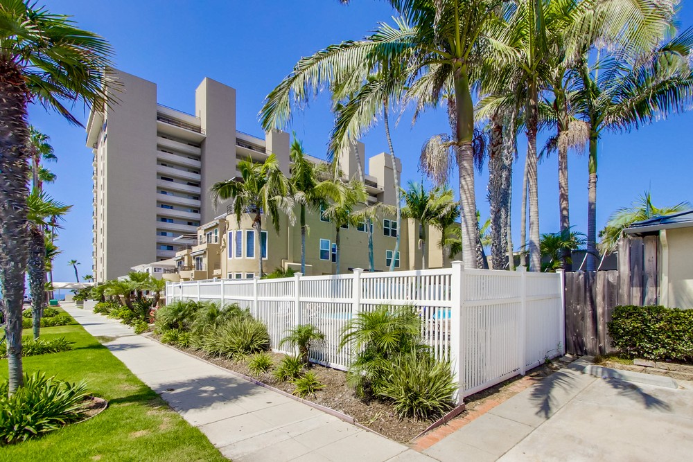 Virtual tour photo 36 of 45 for 4767 Ocean Blvd UNIT 1010