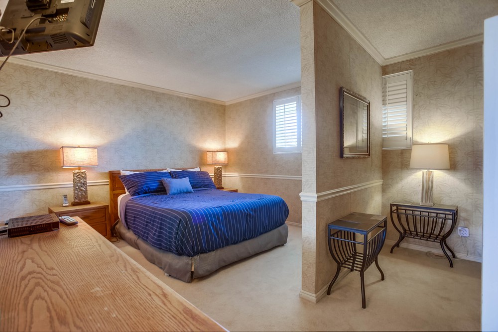 Virtual tour photo 18 of 27 for 4767 Ocean Blvd UNIT 102