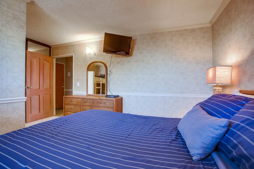Virtual tour photo 21 of 27 for 4767 Ocean Blvd UNIT 102