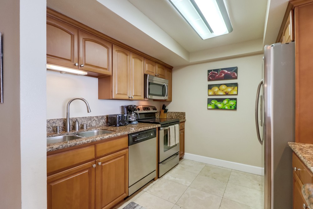 Virtual tour photo 14 of 43 for 4767 Ocean Blvd UNIT 909