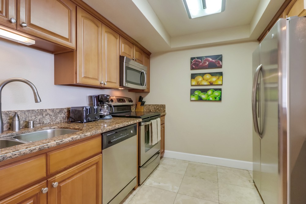 Virtual tour photo 18 of 43 for 4767 Ocean Blvd UNIT 909
