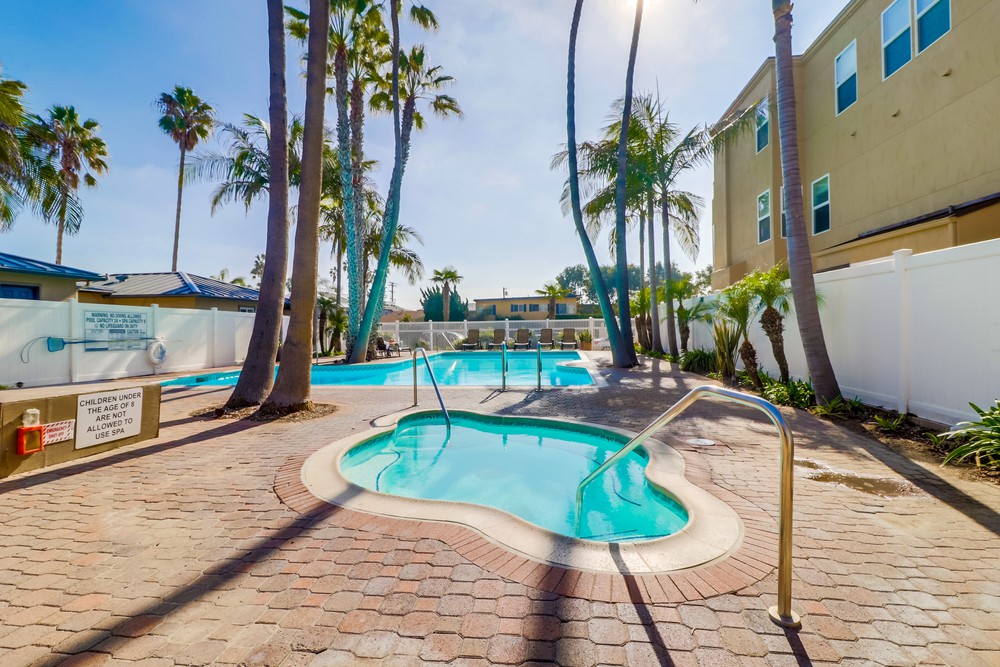 Virtual tour photo 31 of 43 for 4767 Ocean Blvd UNIT 909