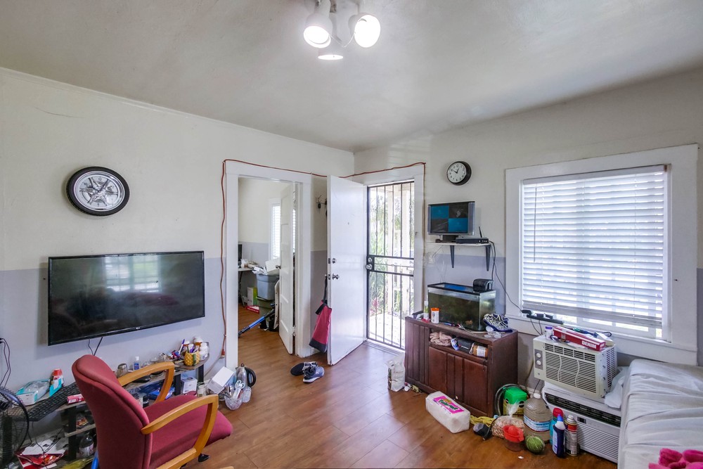 Virtual tour photo 9 of 40 for 4770 Dwight St