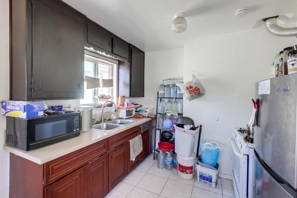 Virtual tour photo 25 of 40 for 4770 Dwight St