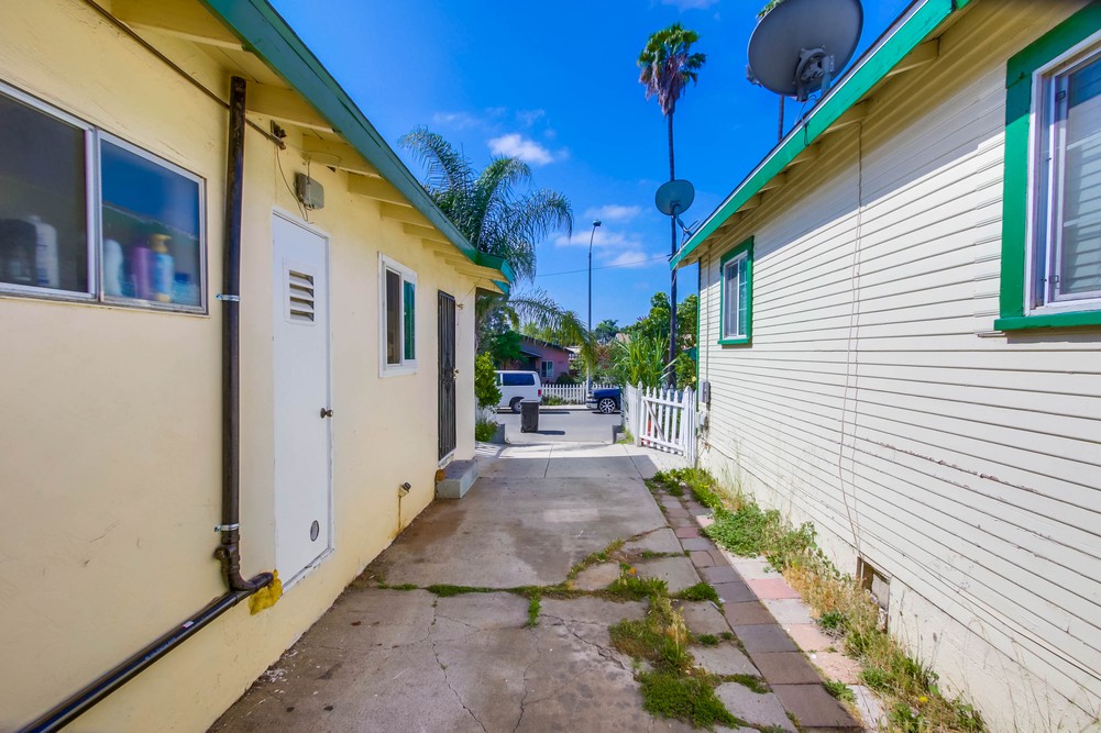 Virtual tour photo 34 of 40 for 4770 Dwight St
