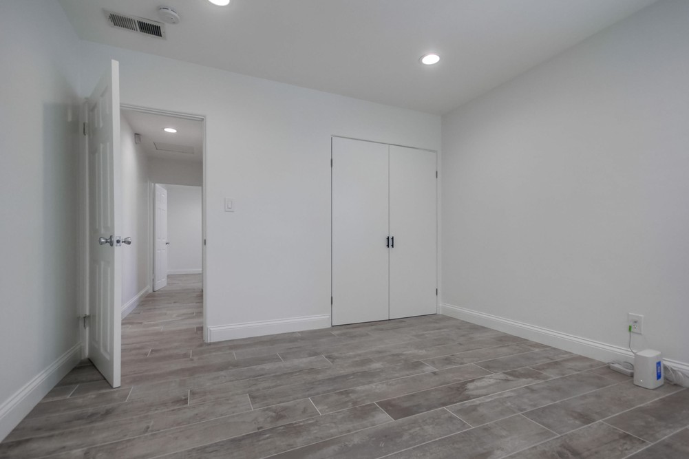 Virtual tour photo 27 of 45 for 4772 Aragon Dr