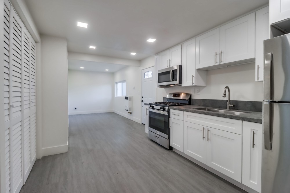 Virtual tour photo 13 of 25 for 4774 W Point Loma Blvd