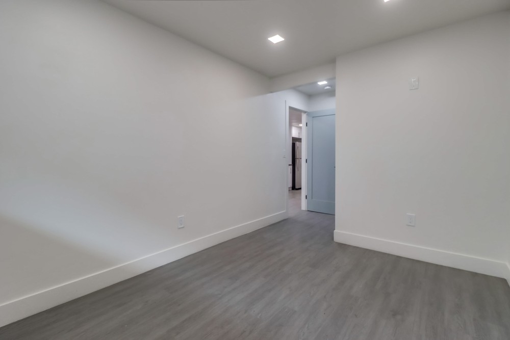 Virtual tour photo 16 of 25 for 4774 W Point Loma Blvd