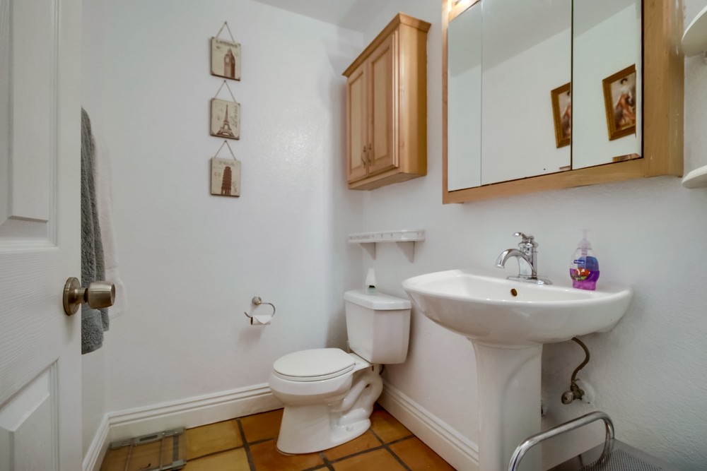 Virtual tour photo 22 of 29 for 4775 Seminole Dr #107
