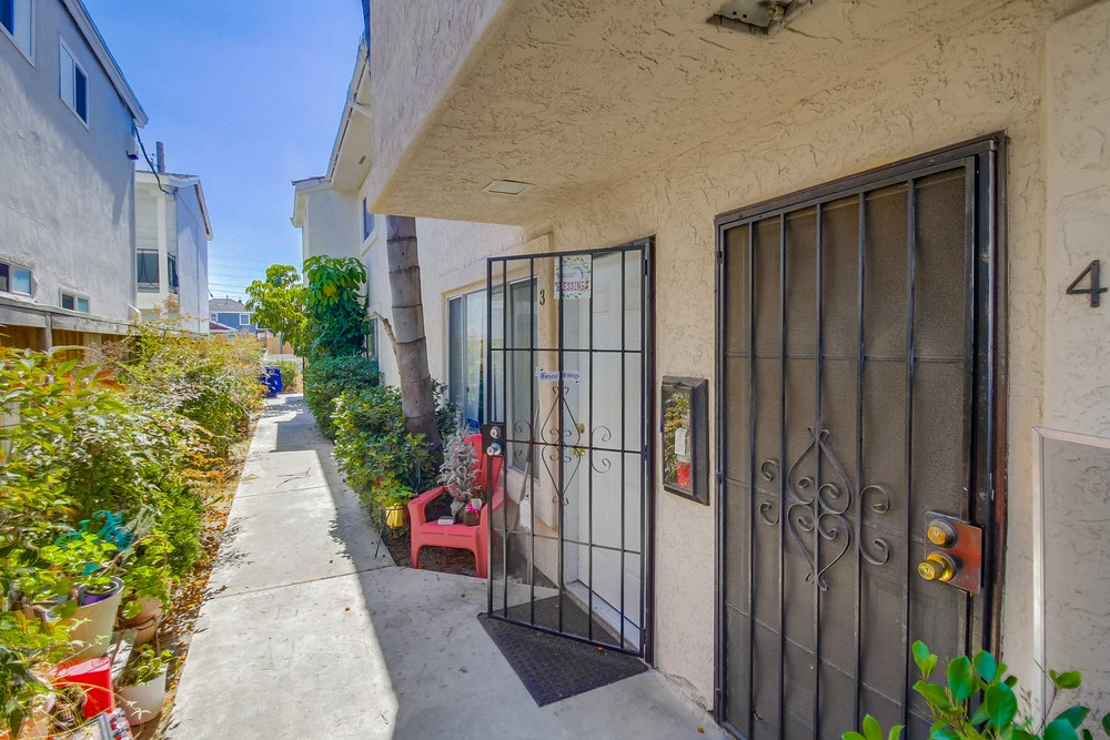 Virtual tour photo 6 of 59 for 4776 Bancroft St