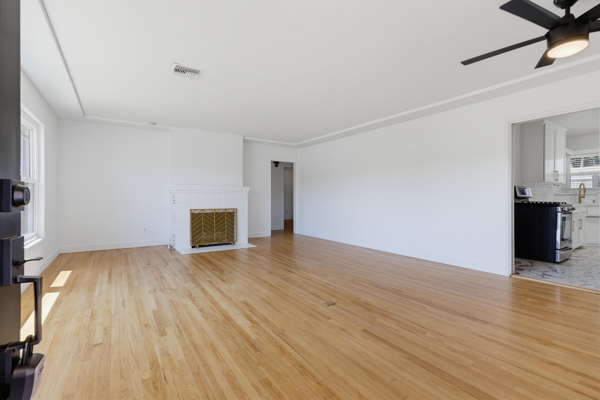 Virtual tour photo 14 of 59 for 4776 Garfield St