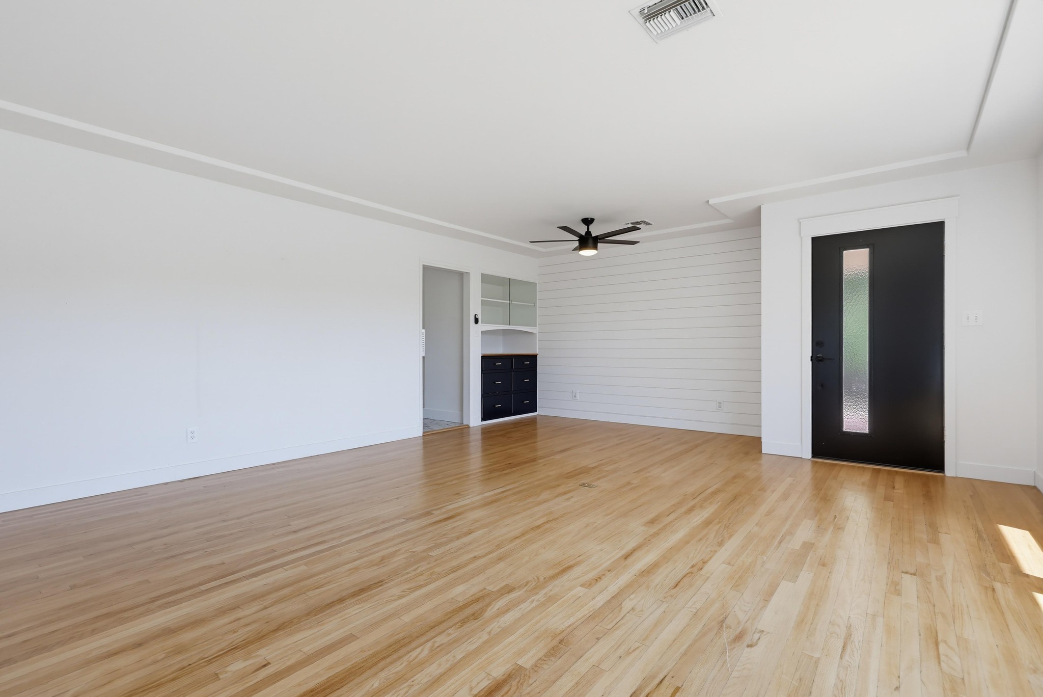 Virtual tour photo 17 of 59 for 4776 Garfield St