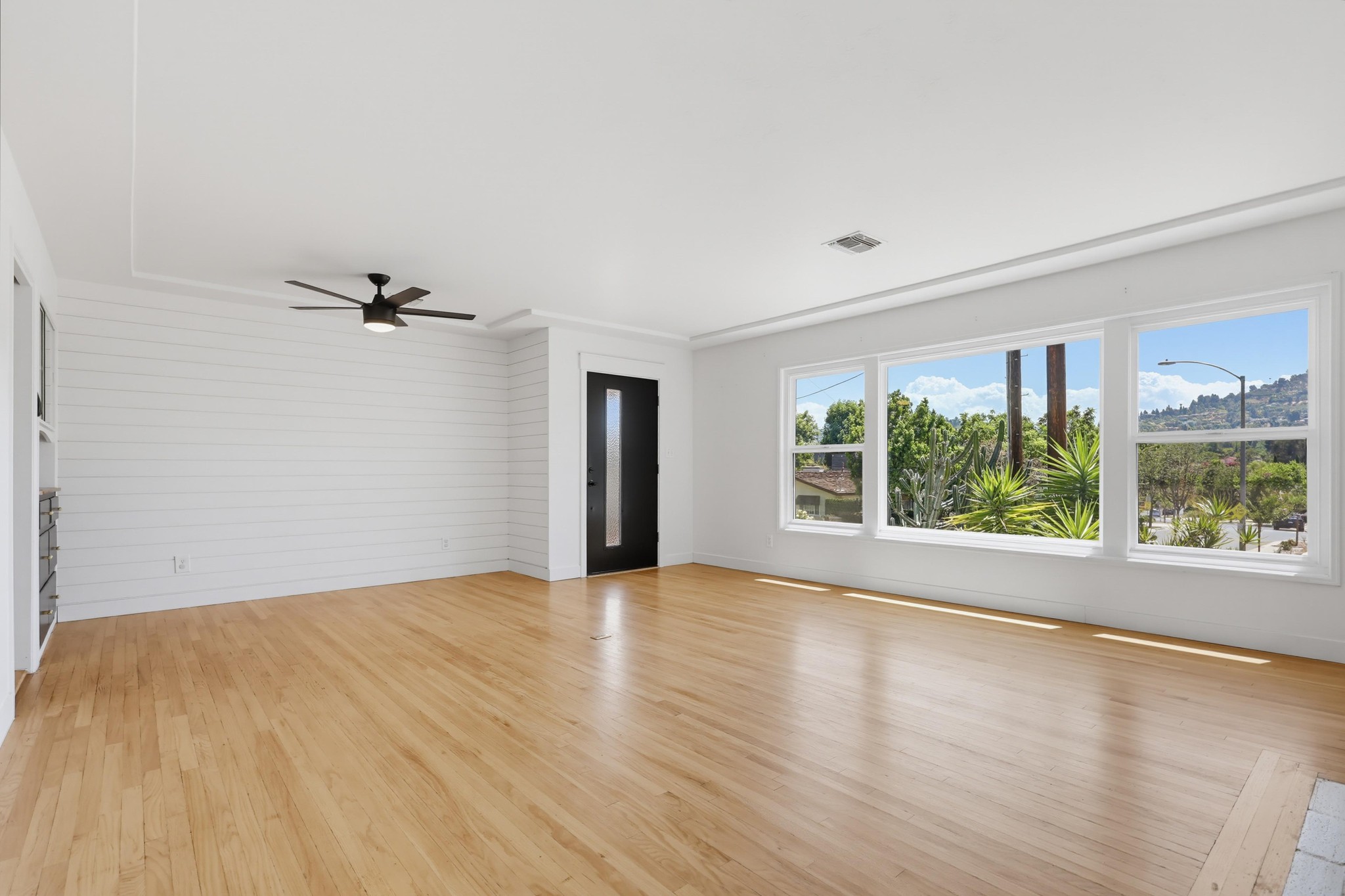 Virtual tour photo 18 of 59 for 4776 Garfield St