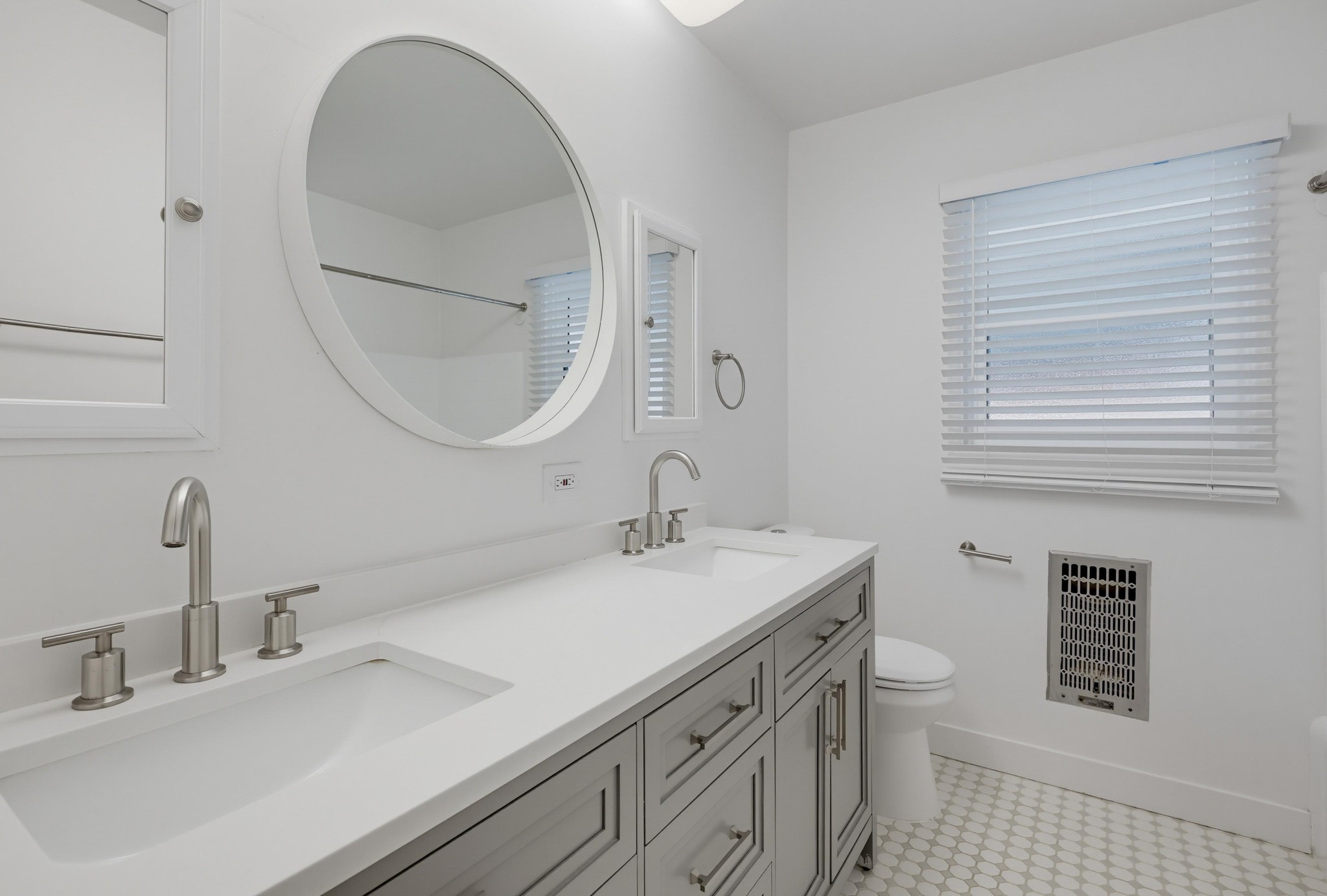 Virtual tour photo 38 of 59 for 4776 Garfield St